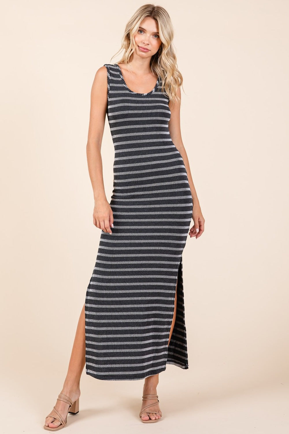 Scoop Neck Sleeveless Maxi Dress